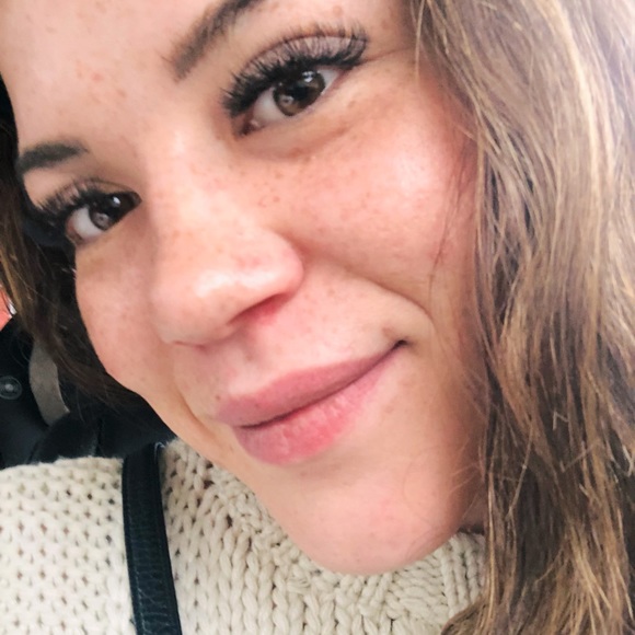 Meet your Posher, Aashley - Picture 1 of 2